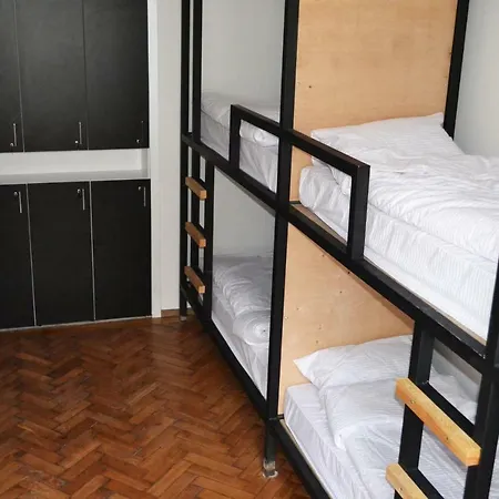 21/9 Baker Street Hostel *