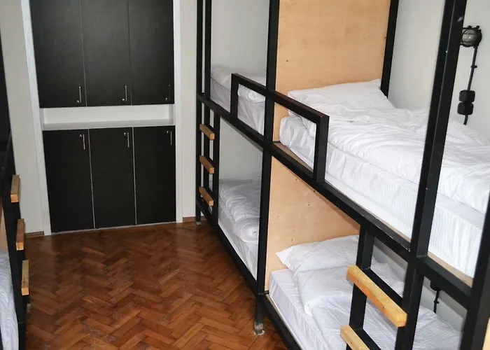 21/9 Baker Street Hostel *